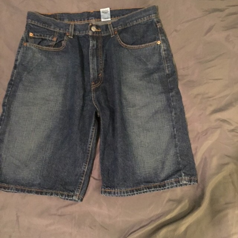 LEVI JEAN SHORTS